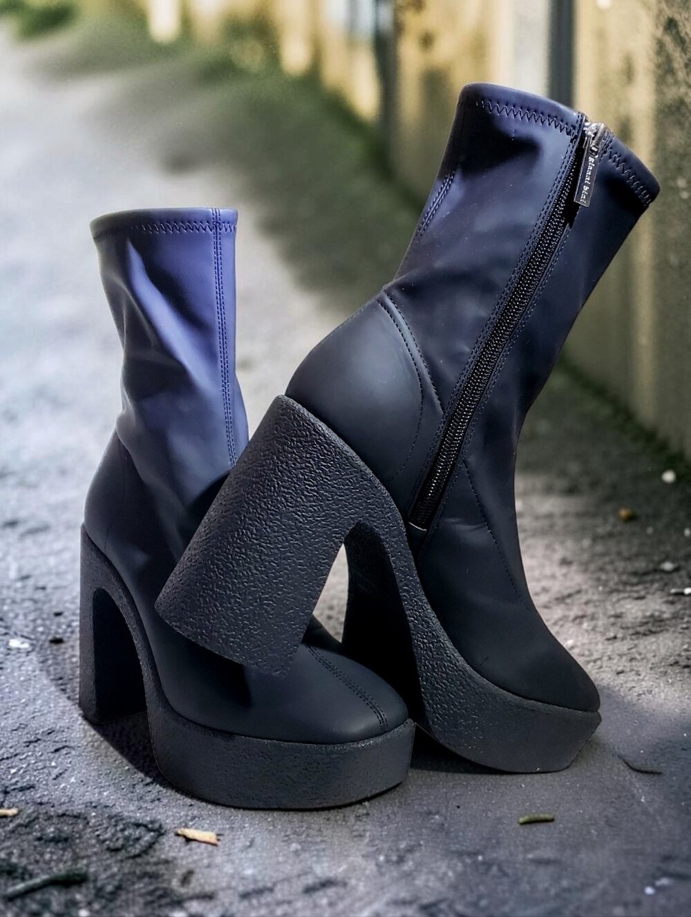 Gianni Bini Womens Dayore Stretch Chunky Platform Goth Streetwear Boots sz 6Med